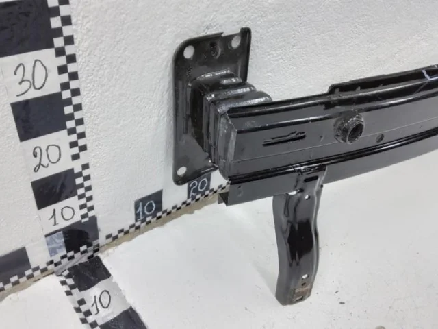 Усилитель бампера передний верхний для Hyundai i40 1 Седан 2011-2015 на фотографиях