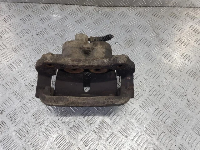 Суппорт передний левый для Land Rover Discovery L319 2004-2009 на фотографиях