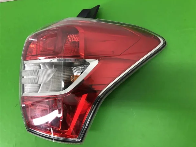 Фонарь правый для Subaru Forester SJ 2013-2016 на фотографиях