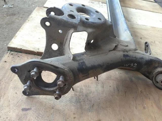 Задняя балка для Toyota Corolla E140/E150 Седан 2006-2013 на фотографиях