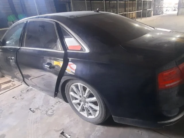 Стекла и зеркала для Audi A8 D4 2009-2017 на фотографиях