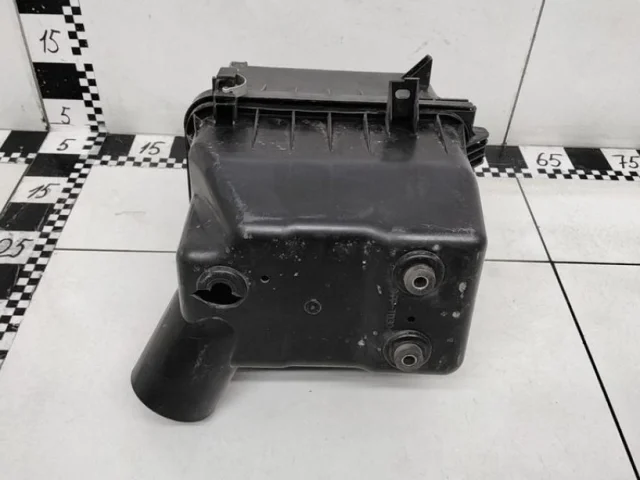 Корпус воздушного фильтра для Toyota RAV4 XA40 2013-2015 на фотографиях