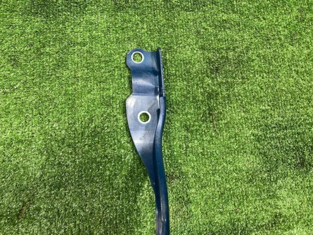 Петля капота левая для Hyundai Solaris 1 рестайлинг 2014-2017 на фотографиях