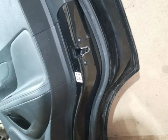 Накладка на дверь задняя правая для Opel Mokka 2012-2016 на фотографиях