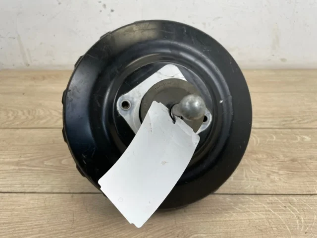 Вакуумный усилитель тормозов для Audi Q7 4L 2005-2015 на фотографиях