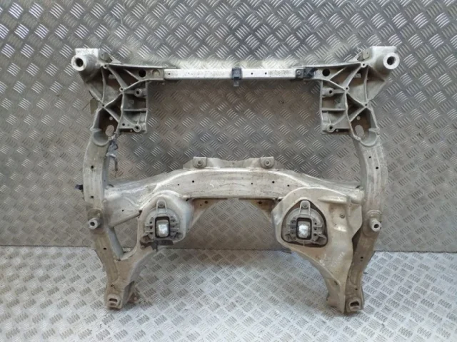 Подрамник двигателя для BMW 5er Ф10 Rest. 2014-2017 на фотографиях