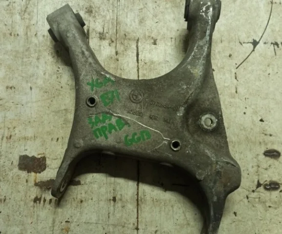 Качающийся рычаг левый для BMW X6 Е71 2007-2012 на фотографиях