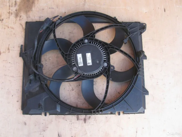Вентилятор радиатора охлаждения ДВС для BMW 3er Е90 2005-2011 на фотографиях