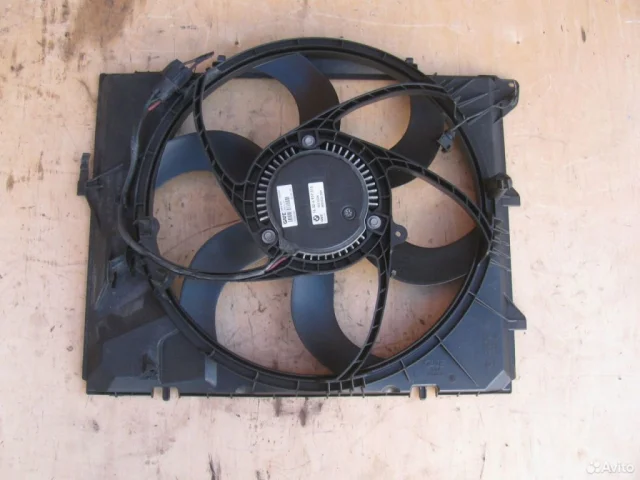 Вентилятор радиатора охлаждения ДВС для BMW 3er Е90 2005-2011 на фотографиях