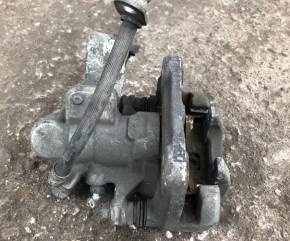 Суппорт задний правый для Honda Civic FA 2005-2010 седан на фотографиях