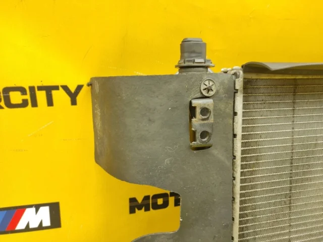 Радиатор охлаждения ДВС для Mercedes-Benz M class W163 1998-2005 на фотографиях