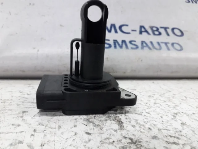 Датчик массового расхода воздуха для Volvo C30 MK 2006-2013 на фотографиях