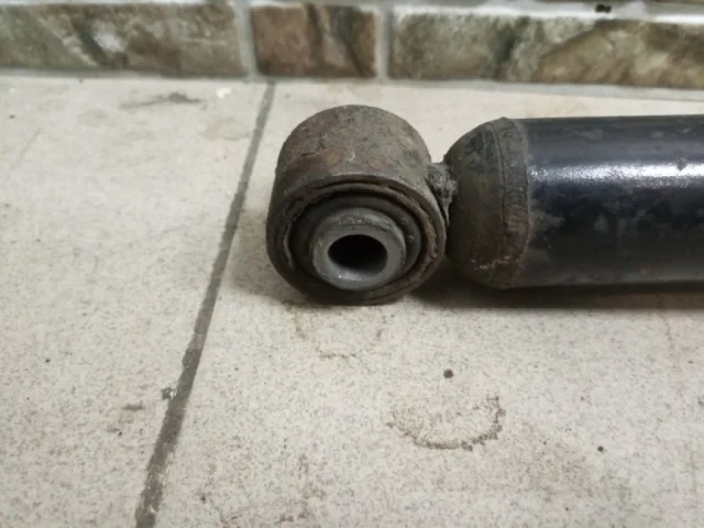 Стойка стабилизатора задняя для BMW 5er Ф10 2010-2013 на фотографиях