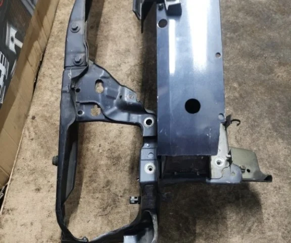 Панель радиатора (телевизор) для Opel Astra H Caravan 2004-2014 на фотографиях