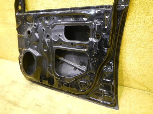 Дверь передняя правая для Toyota Land Cruiser 200 2007-2015 на фотографиях