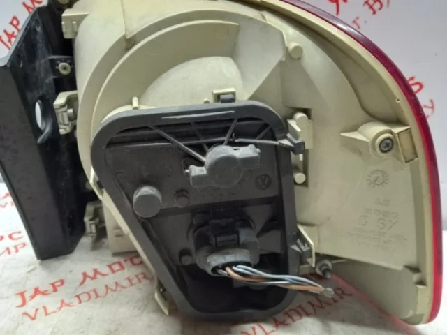 Фонарь внешний левый для Volkswagen Touareg I (7L) 2002-2010 на фотографиях