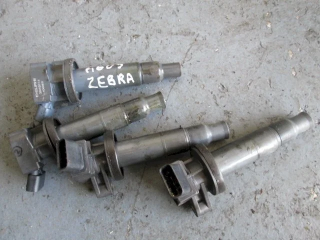 Катушка зажигания для Toyota Corolla E120/E130 Седан 2000-2007 на фотографиях