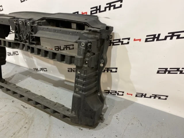 Панель радиатора (телевизор) для Volkswagen Golf V (1K1) 2003-2008 на фотографиях