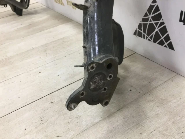 Задняя балка для Skoda Rapid I rest NH3 2017-2020 на фотографиях