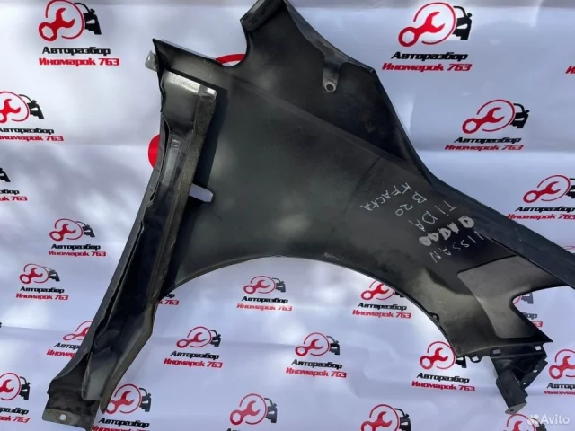 Крылья для Nissan Tiida SC11 Седан 2007-2014 на фотографиях