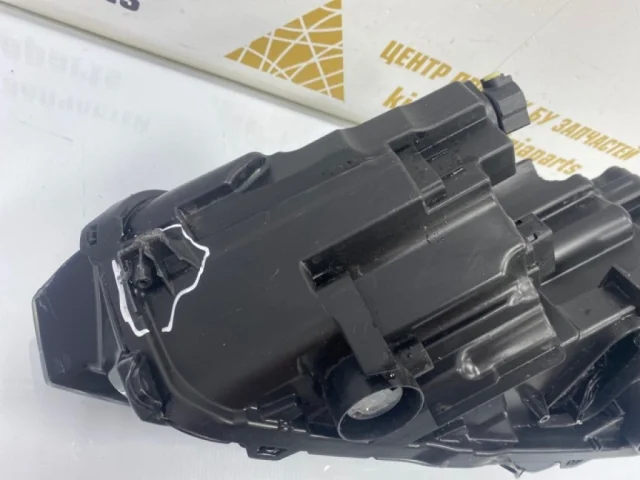 Фара ксенон левая для Skoda Rapid II 2020+ на фотографиях