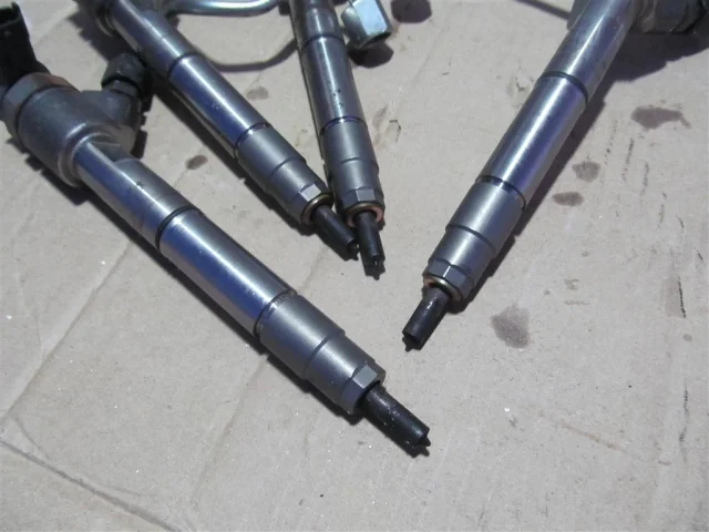 Форсунка топливная для Kia Carnival 3 YP 2015-2020 на фотографиях