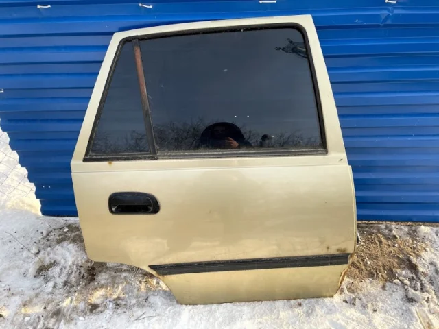 Двери для Daewoo Nexia N100 1995-2008 на фотографиях