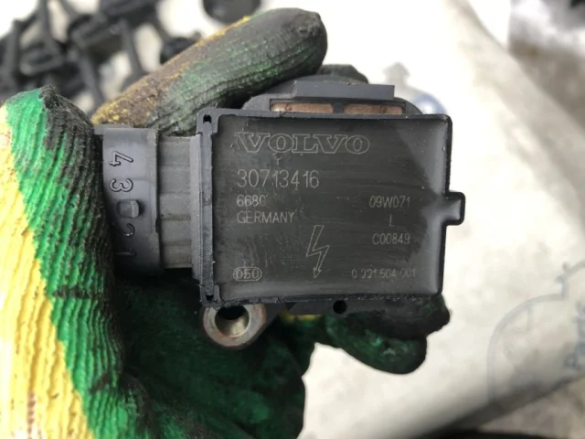 Катушка зажигания для Volvo XC90 I C 2002-2014 на фотографиях