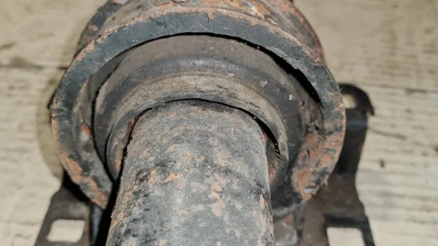 Карданный вал задний для Volkswagen Touareg I (7L) 2002-2010 на фотографиях