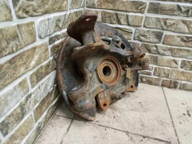 Кулак задний левый для Audi Q7 4L 2005-2015 на фотографиях