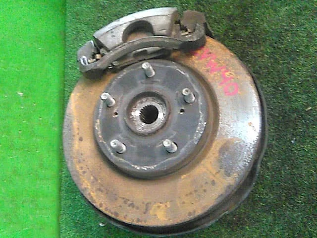 Кулак поворотный правый для Toyota Corolla E140/E150 Седан 2006-2013 на фотографиях