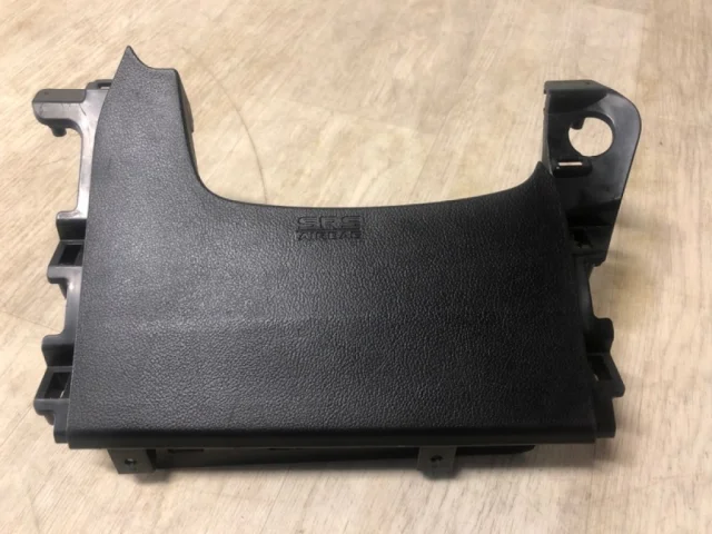 Подушка безопасности в колени для Mitsubishi Outlander III 2 rest GF0W 2015-2018 на фотографиях