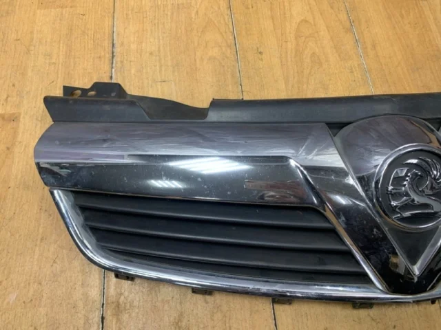 Решетка радиатора для Opel Zafira B 2005-2015 на фотографиях