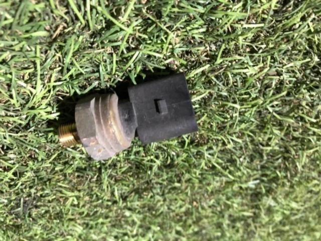 Датчик давления топлива для Audi Q7 4L 2005-2015 на фотографиях