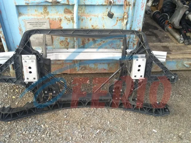 Панель радиатора (телевизор) для BMW X3 Е83 2003-2010 на фотографиях