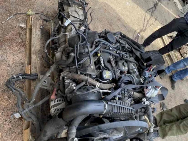 Двигатель без навесного для Land Rover Discovery L319 2004-2009 на фотографиях