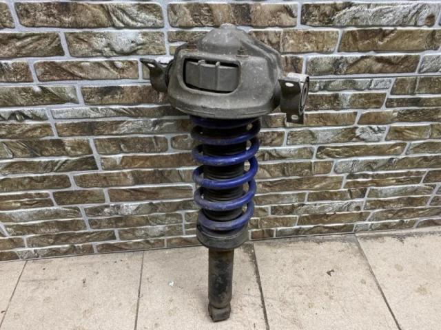 Амортизатор задний правый для Audi Q7 4L 2005-2015 на фотографиях