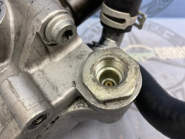 Насос ГУР для Mercedes-Benz CL class C215 1999-2006 на фотографиях