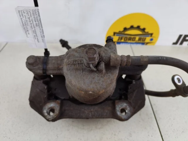 Суппорт передний левый для Suzuki Grand Vitara 2005-2014 на фотографиях