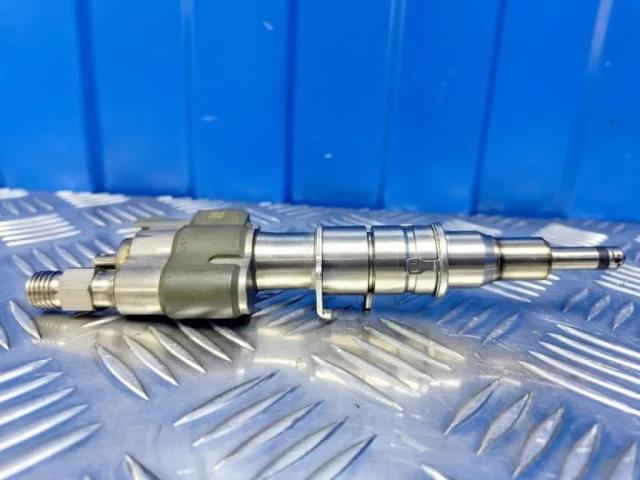 Форсунка топливная для BMW 3er Е90 2005-2011 на фотографиях