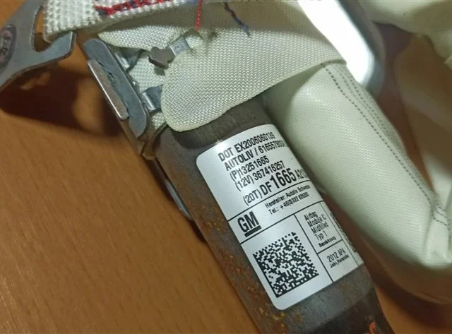 Подушка безопасности заднего сиденья левая для Opel Astra J GTC 2009-2017 на фотографиях