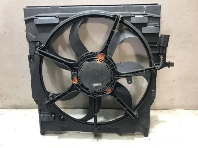 Вентилятор радиатора охлаждения ДВС для BMW X5 Е70 2006-2013 на фотографиях
