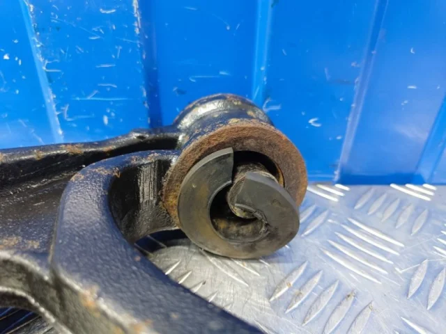 Рычаг передний левый нижний для Audi Q7 4L 2005-2015 на фотографиях