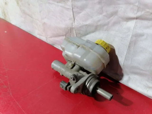 Бачок главного тормозного цилиндра для Skoda Rapid II 2020+ на фотографиях