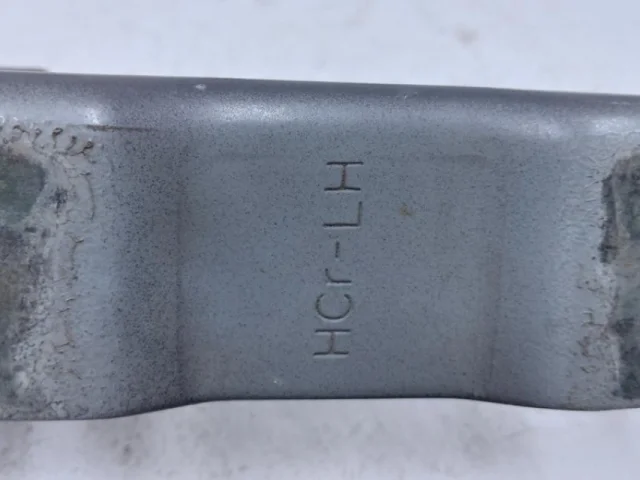 Петля капота левая для Hyundai Solaris 2 (2017-2022) на фотографиях