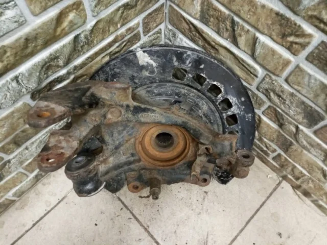 Кулак задний левый для Audi Q7 4L 2005-2015 на фотографиях