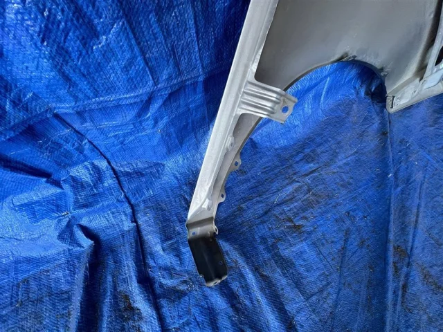 Крылья для Toyota Alphard H20 2008-2015 на фотографиях