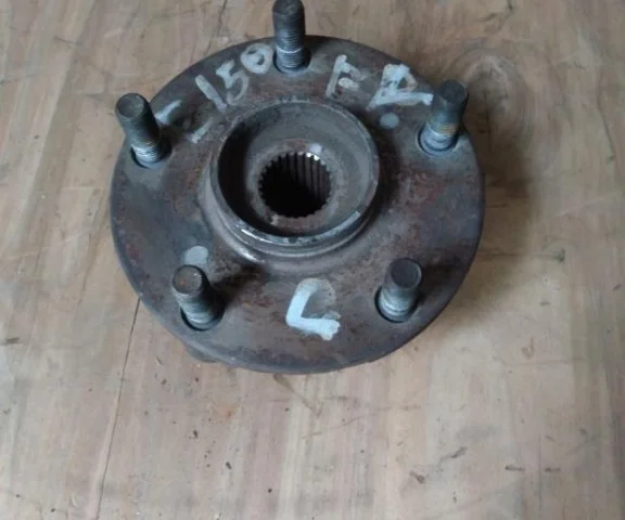 Ступица колеса передняя левая для Toyota RAV4 XA40 2013-2015 на фотографиях