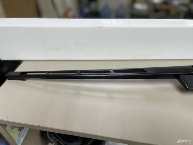 Поводок лобового стеклоочистителя правый для Audi Q7 4L 2005-2015 на фотографиях