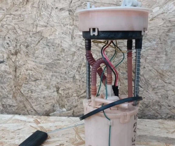 Топливный насос для Suzuki Grand Vitara 2005-2014 на фотографиях